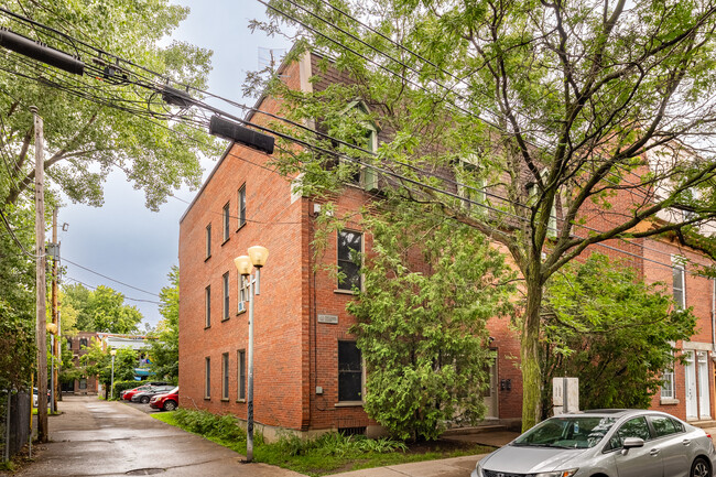 1727-1737 Panet Rue in Montréal, QC - Building Photo - Primary Photo