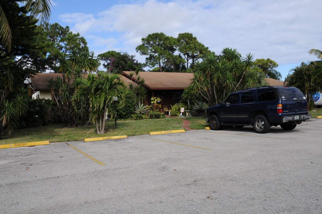 Haverhill Estates in West Palm Beach, FL - Building Photo