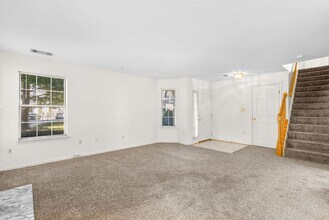 19958 Dunstable Cir in Germantown, MD - Building Photo - Building Photo