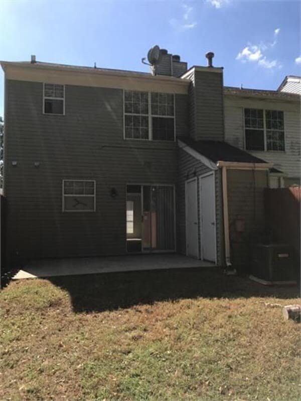 5703 Wells Cir in Stone Mountain, GA - Building Photo - Building Photo