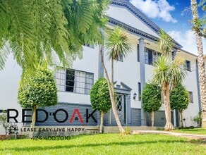 1315 Laurel Ave, Unit B in West Hollywood, CA - Building Photo - Building Photo