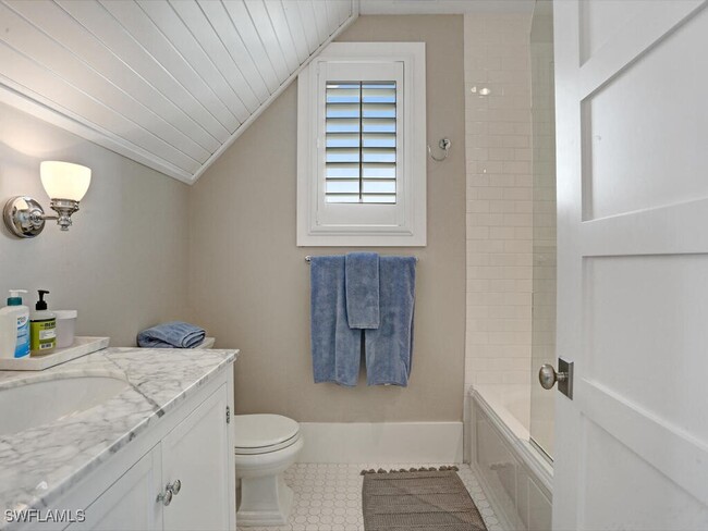 property at 477 3rd Ave S