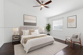 2350 SW 86th Way in Miramar, FL - Foto de edificio - Building Photo