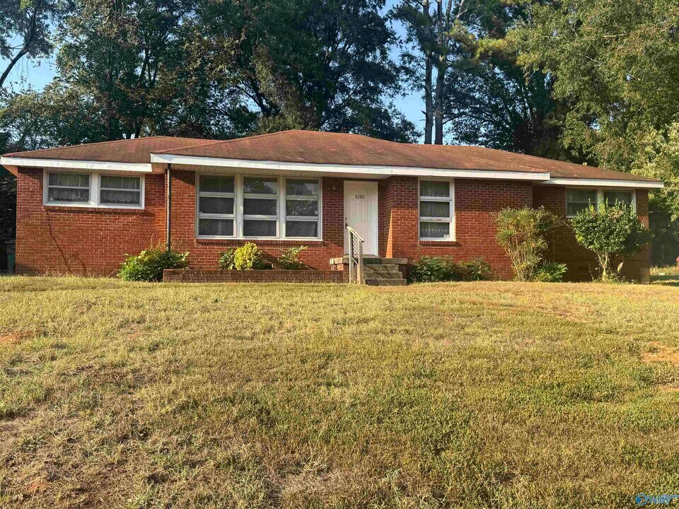 2110 Phillips Rd NW in Huntsville, AL - Building Photo