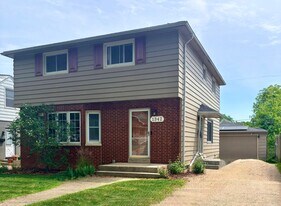 1342 S 90th St in West Allis, WI - Building Photo