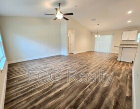661 E Vercelli Ln in Citrus Springs, FL - Building Photo - Building Photo