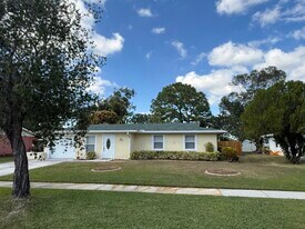 486 NE Solida Cir in Port St. Lucie, FL - Building Photo