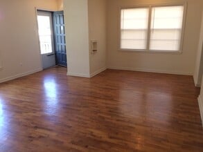 2328 SW Harrison St in Topeka, KS - Building Photo - Building Photo