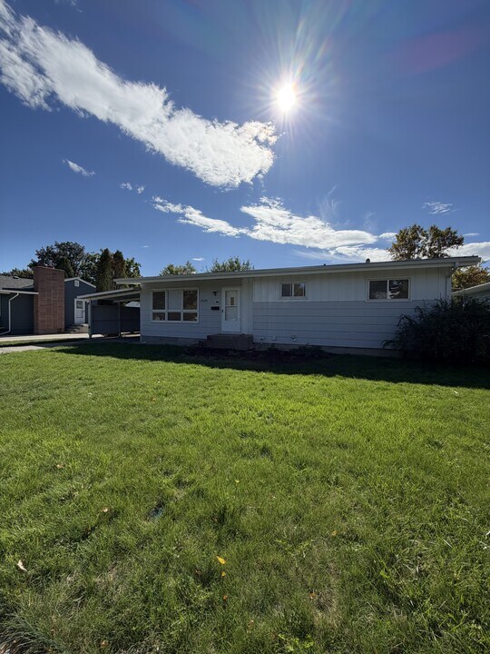 2520 Lillis Ln in Billings, MT - Building Photo