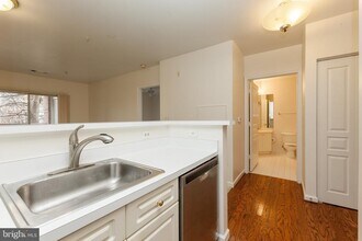 2204 Westcourt Ln in Herndon, VA - Building Photo - Building Photo