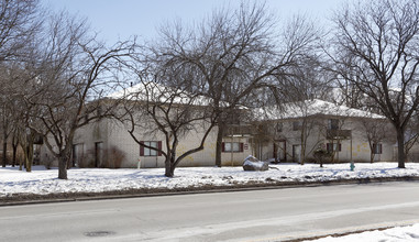 Courtyards Apartments in Indianapolis, IN - Building Photo - Building Photo