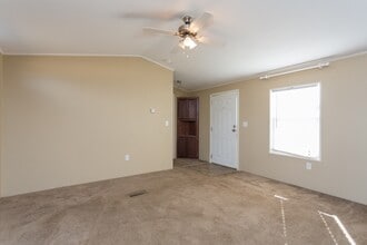 15716 Country Way in Lindale, TX - Building Photo - Building Photo