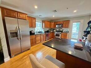 146 Adams St in Waltham, MA - Building Photo - Building Photo