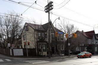 219-221 Bathurst St in Toronto, ON - Building Photo - Building Photo