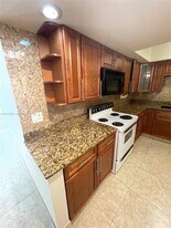 2000 Atlantic Shores Blvd in Hallandale Beach, FL - Building Photo