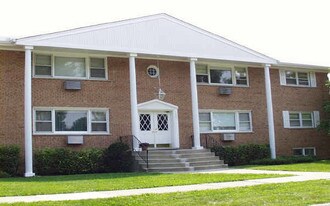 1443 Homestead Rd in La Grange Park, IL - Building Photo