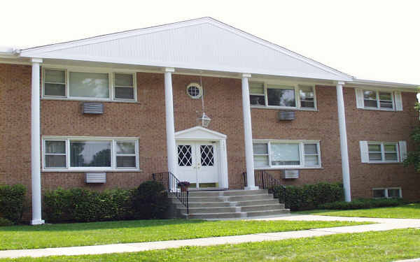1443 Homestead Rd in La Grange Park, IL - Building Photo