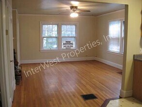 2345-2345 SE Pine St in Portland, OR - Foto de edificio - Building Photo