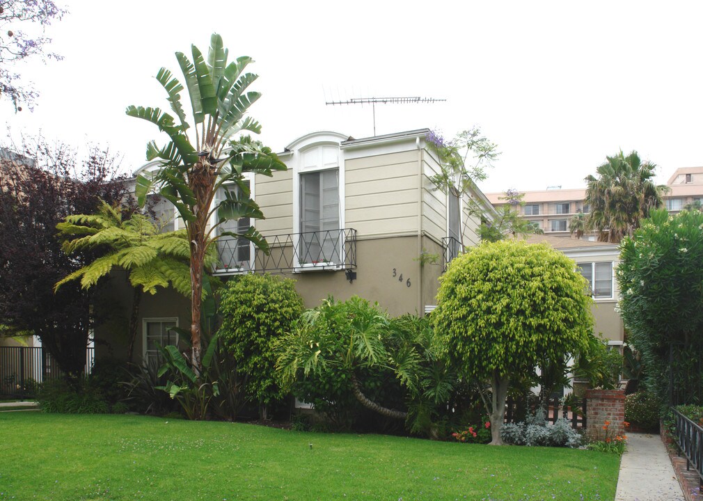 346 N Oakhurst Dr in Beverly Hills, CA - Building Photo