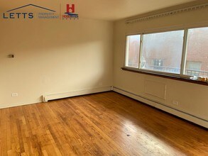 6933 S Jeffrey Blvd-Unit -1B in Chicago, IL - Building Photo - Building Photo
