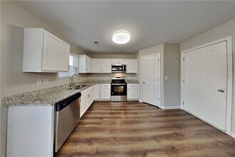 3914 Sitka Dr in Douglasville, GA - Building Photo - Building Photo