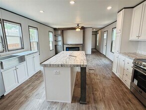 3001 Elmwood Dr in Granbury, TX - Building Photo - Building Photo