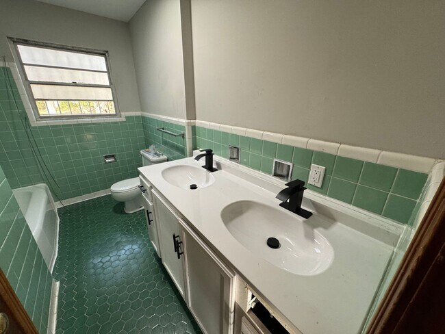 6804 1st Ave S in Birmingham, AL - Foto de edificio - Building Photo