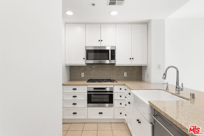 13075 Pacific Promenade in Los Angeles, CA - Building Photo - Building Photo