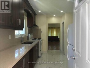 95 Thornbeck Dr in Toronto, ON - Building Photo - Building Photo