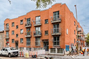 4105 Saint-Antoine Rue O in Montréal, QC - Building Photo