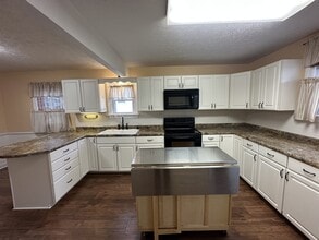 940 Lindbergh Ave in Zanesville, OH - Building Photo - Building Photo