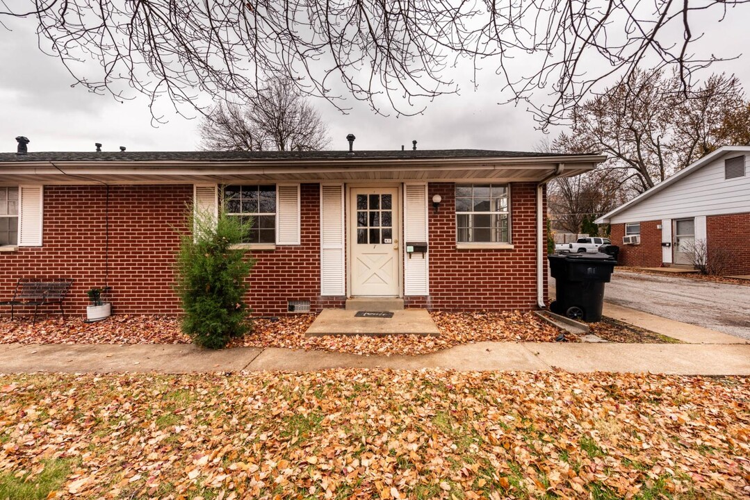 7 Tudor Dr, Unit 7 in Belleville, IL - Foto de edificio