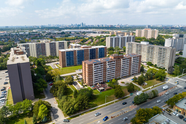 Westbury in Toronto, ON - Building Photo - Building Photo