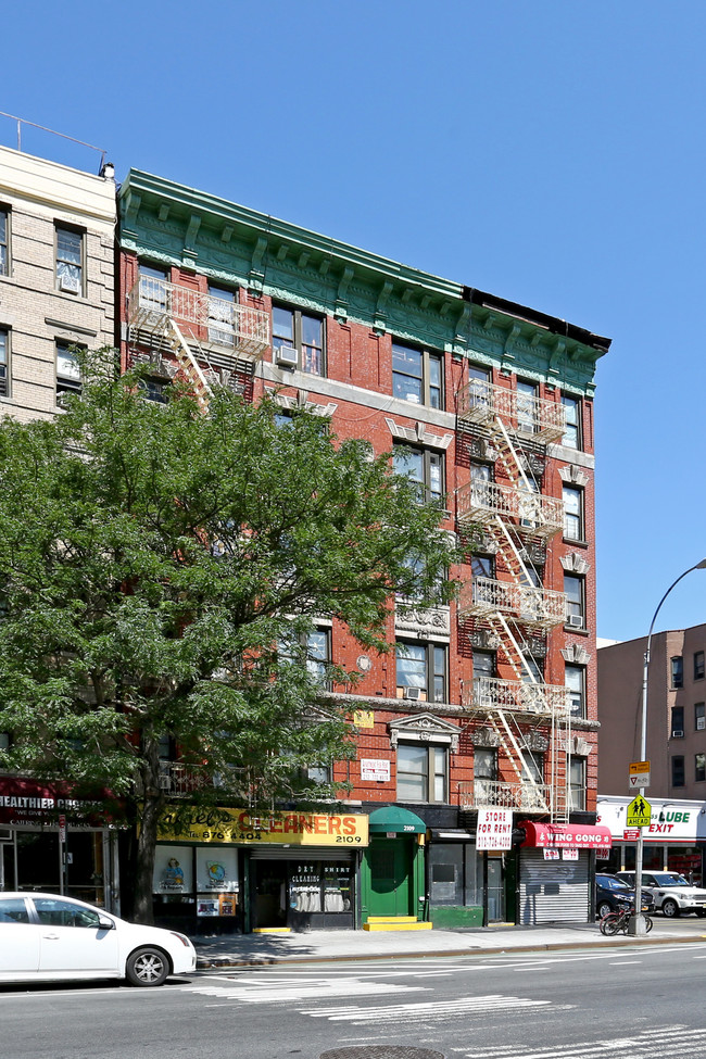 2109 1st Ave in New York, NY - Building Photo - Building Photo