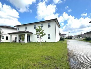 12220 SW 44th Ct in Davie, FL - Foto de edificio - Building Photo