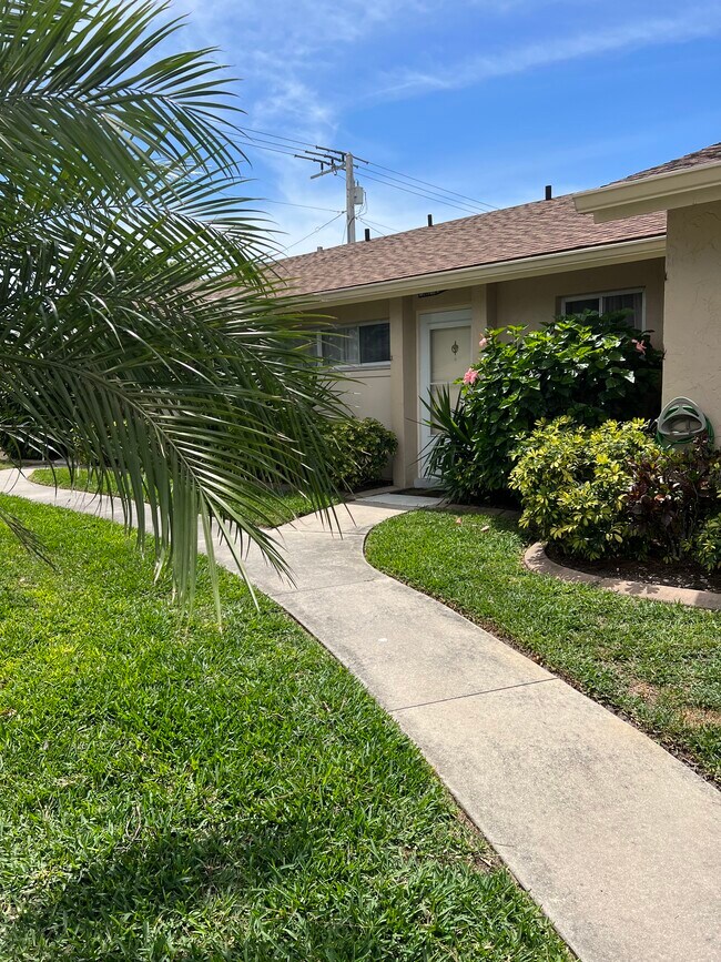 2772 Woodgate Ln in Sarasota, FL - Building Photo - Building Photo