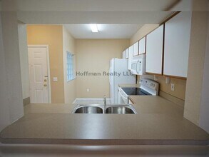 6009 Skydale Way in Riverview, FL - Foto de edificio - Building Photo