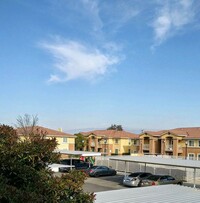 Summerview Apartments in Arvin, CA - Foto de edificio - Building Photo