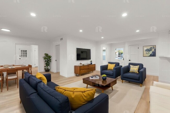 12811 Waddell St in Los Angeles, CA - Building Photo - Building Photo