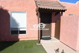 18034 N 41st St in Phoenix, AZ - Foto de edificio - Building Photo
