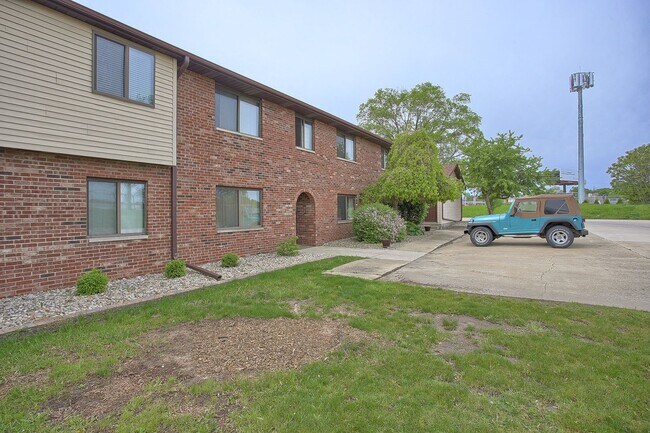 1101 Clifford Dr in Urbana, IL - Building Photo - Building Photo