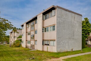 3955 Bond St in Burnaby, BC - Building Photo