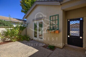 400 Lilypond Ln in Lincoln, CA - Building Photo - Building Photo