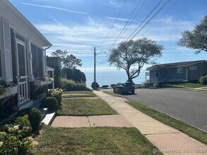 7 Roberts St in West Haven, CT - Building Photo - Building Photo