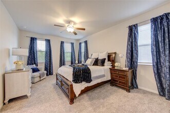 9834 Rugged Oaks Dr in Houston, TX - Building Photo - Building Photo