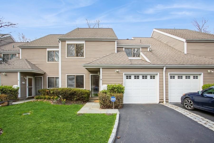 50 Pondview Rd in Rye, NY - Building Photo