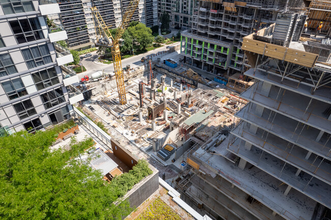 Manhattan Towers in Toronto, ON - Building Photo - Building Photo