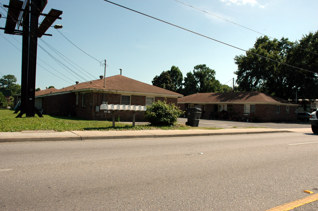 W Montague Ave in North Charleston, SC - Building Photo