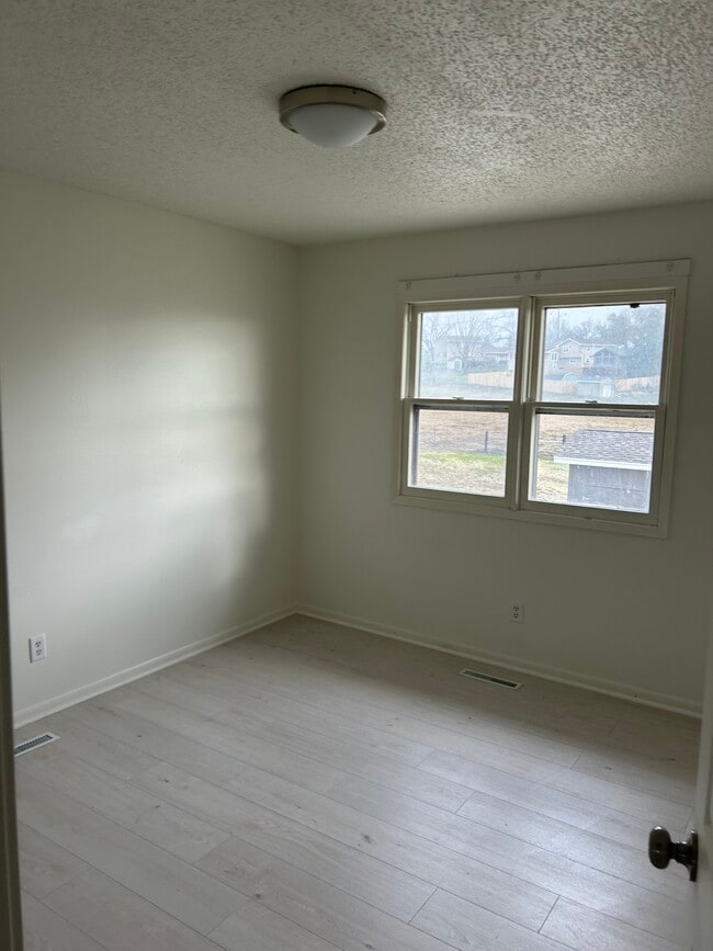 4645 E Oakwood Dr in Pleasant Hill, IA - Building Photo - Building Photo