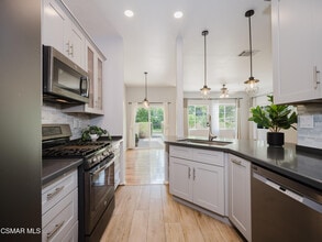 1368 Ashton Park Ln in Thousand Oaks, CA - Building Photo - Building Photo